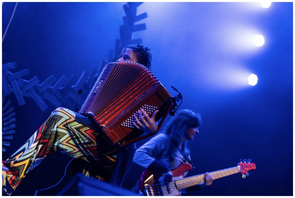 Konzert von Großmütterchen Hatz mit Franziska Hatz am Akkordeon. 