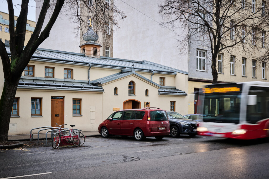 Das Kloster der Kleinen Schwestern zum Lamm in der Dammstraße in der Brigittenau. 